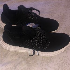 Adidas cute and comfy shoes Sz 8.5 BRAND NEW